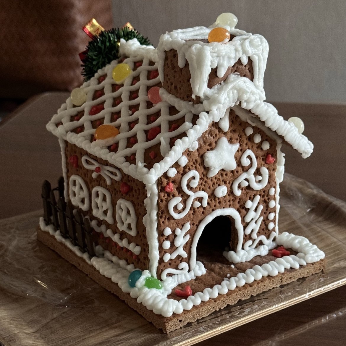 PerfectBlueRi's tweet image. mastered a gingerbread house🌟
