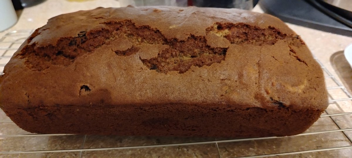 monkeyfun1001's tweet image. Always been a fairly good cook? But 1st time baking. Nice light glance cherries and sultanas soaked in apple juice with vanilla essence. MMMMMM