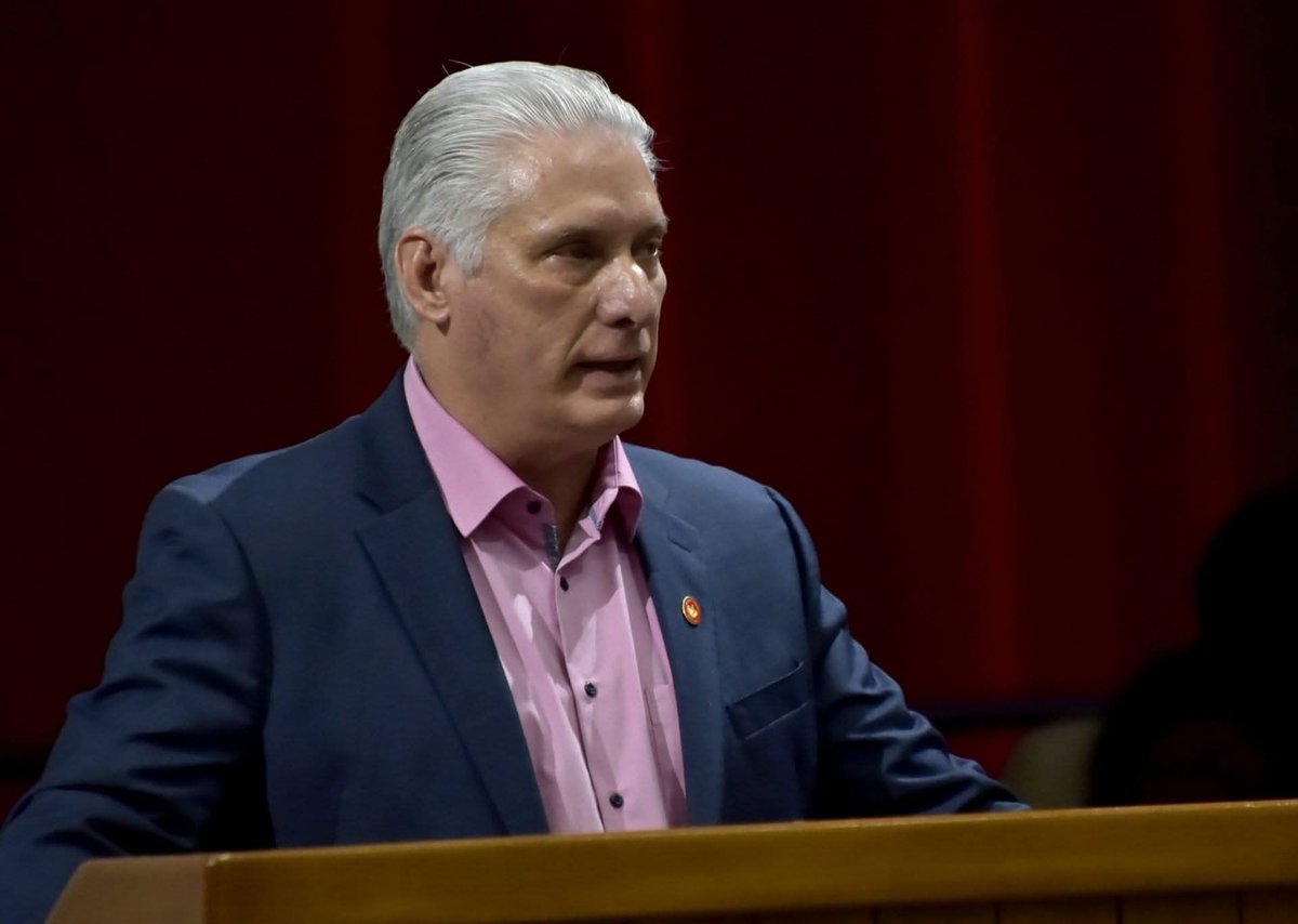 "En la Cuba de hoy, nadie necesita caminar lejos si quiere encontrar a las heroínas y héroes nuestros: Son millones; conforman el cuerpo y alma de una Revolución que resiste".

Miguel Díaz Canel Bermúdez

#YoSigoAMiPresidente