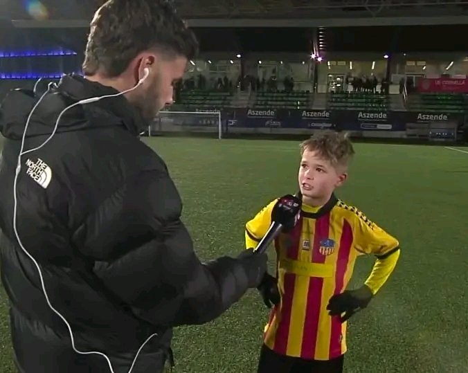 theBarcaInsider's tweet image. 🎙️Nico Garrido (10 years old, Sant Andreu player):

🎙️ Who do you support?
"Barça, but I am angry with them."

🎙️ Why?
"They kicked me out."

🎙️ How?
"When I was seven they signed me, then they let me go and did not explain the reason. When I grow up, I will find out by myself."…