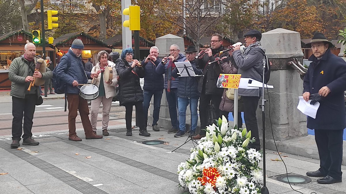 Celebrando un día muy señalado para el aragonesismo. Acto de homenaje a Juan de Lanuza V, Justicia de Aragón. 

¡Entalto Aragón!
🟨🟥🟨🟥🟨🟥🟨🟥🟨
