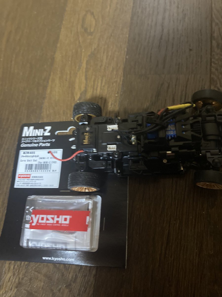 ryopapa0227's tweet photo. 富山に補給物資送るのにミニッツパーツ整理してたら、ミニッツAWD(MA-030)グリップ仕様につけようと買っていつの間か行方不明になってたジャイロユニットを発見した
また忘れないウチにシャーシに取り付けないと

＃ミニッツレーサー
#MA030 https://t.co/NbWuh4y84g