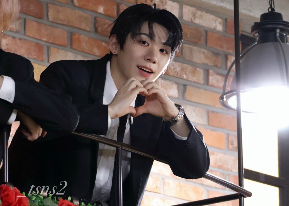 _tsns2's tweet image. 251220 🐾♥️

#HAN #박한
#AHOF #아홉