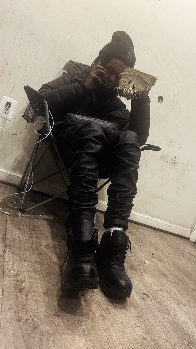 __4600zipz tweet media