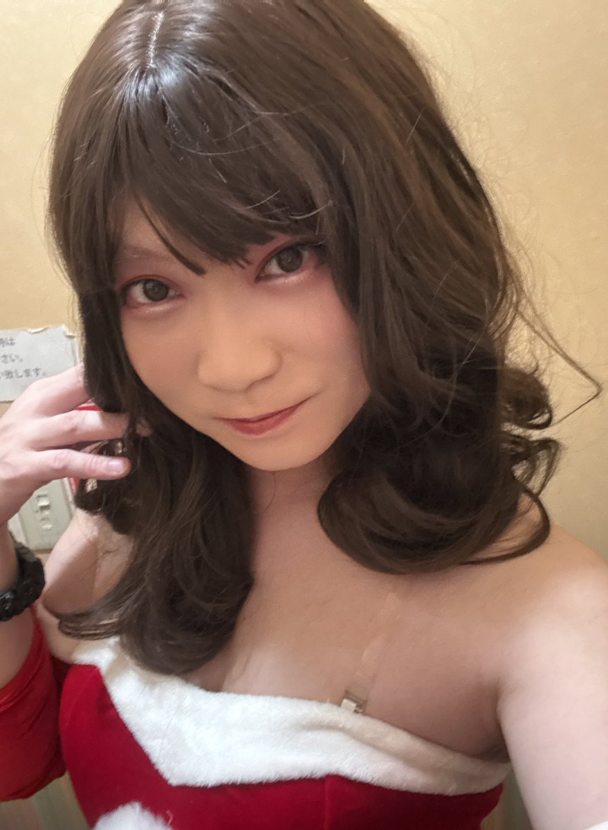 ondasay's tweet photo. 年に一回しか着れないサンタさんになりました〜(昨年出来なかったので2年ぶり)
 #池袋アウル https://t.co/0vDwN3YSPO