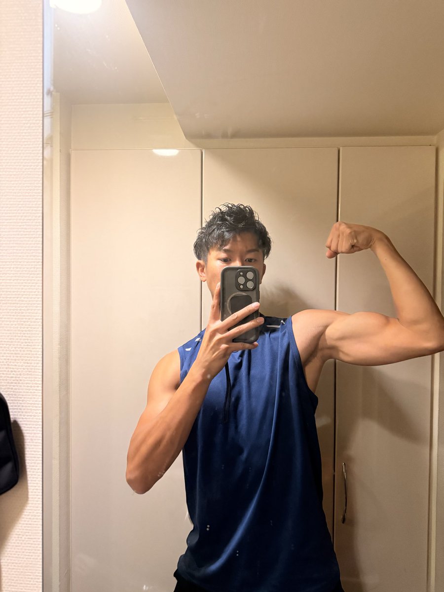 murachio's tweet image. 2週間くらい経つけど久々にかけたパーマがめちゃめちゃ調子いい
やはり美容師の腕が良いからだ！
俺はいいからだになりたい
@dope_n_edgy