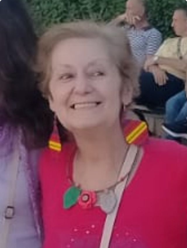 🖤 Hoy estamos muy tristes.  Nuestra compañera Elena nos ha dejado. Luchadora incansable en IU, CCOO y el CSA Ítaca; feminista, internacionalista y siempre del lado de todas las causas justas. Su fuerza y su sonrisa seguirán con nosotras. Que la tierra te sea leve, compañera.