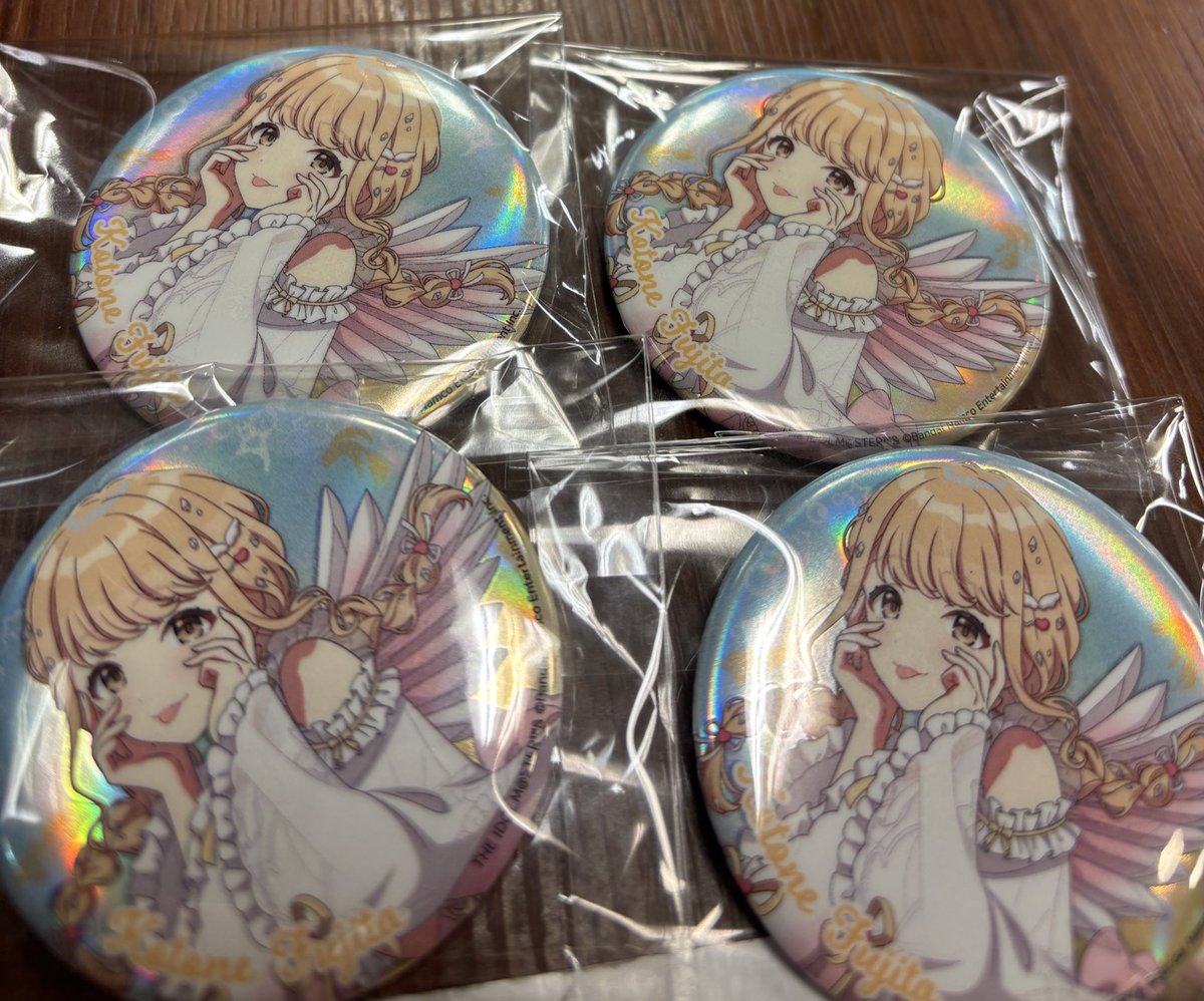 今日も交換して初星水族館のことねちゃんの缶バッジ26個になった