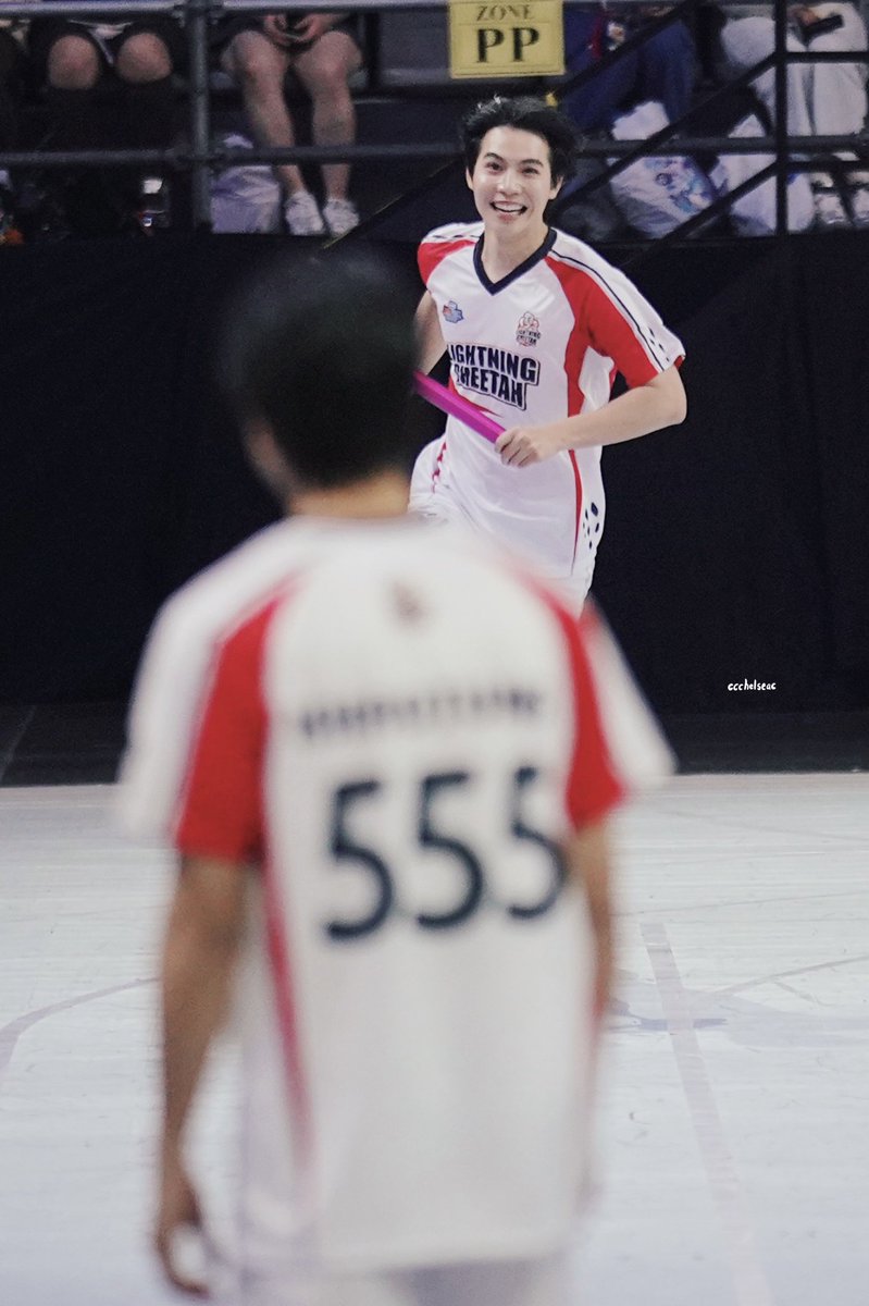 luv_firstkhao's tweet photo. 🐈‍⬛: others will run to the finish line, i will run into the heart line 

FK FIGHTING SLM2025 

#GMMTVStarlympics2025 
#FirstKhaotung #เฟิร์สข้าวตัง https://t.co/KwJXErCFwN