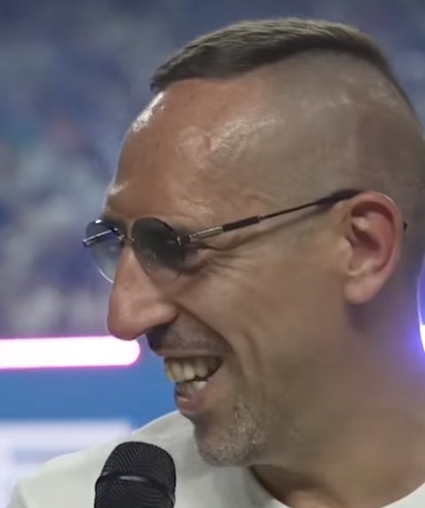 theMadridZone's tweet image. 🗣️ Franck Ribéry: “I slapped Dani Carvajal because of an argument over the ball, but after that, Sergio Ramos and Pepe started AGGRESSIVELY chasing me.

They were giving me looks as if they wanted to FINISH me every time I touched the ball.

The match at that time started to feel…