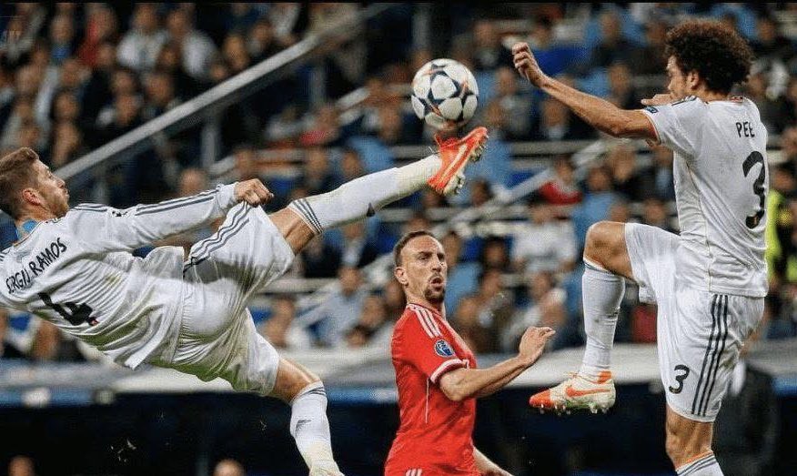 theMadridZone's tweet image. 🗣️ Franck Ribéry: “I slapped Dani Carvajal because of an argument over the ball, but after that, Sergio Ramos and Pepe started AGGRESSIVELY chasing me.

They were giving me looks as if they wanted to FINISH me every time I touched the ball.

The match at that time started to feel…