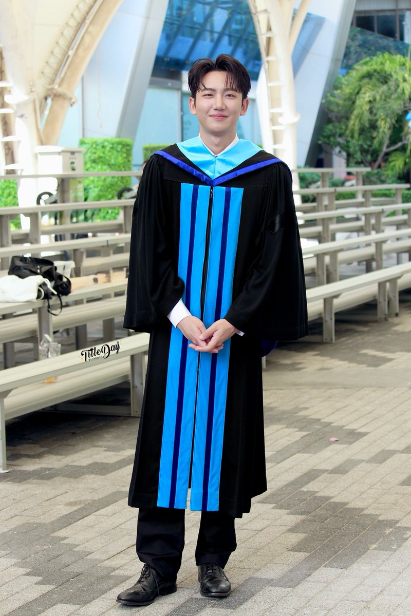 Titledayz's tweet photo. 🎓 Congratulations ครับบัณฑิตสุดหล่อ

#TitleOfficiallyGraduated 
#titlekrt #กลจของตต https://t.co/3LPkwBdx1e