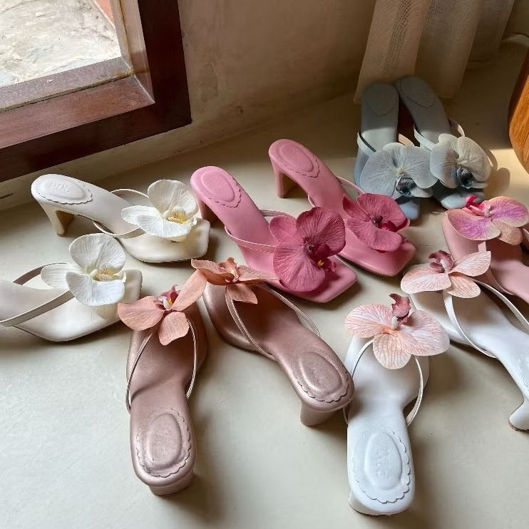 Terjumpa lubuk kasut from Indonesia brand yang CANTIKKKK GILAAAA!!! Look at the design goshh sumpahh rasa nak borong semuaaa 😩🌸💗￼