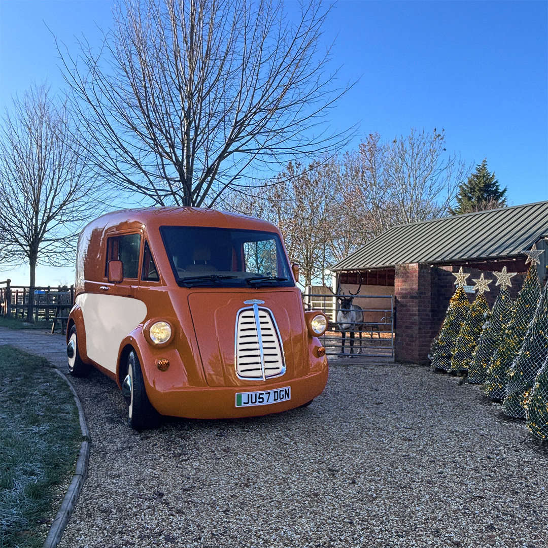 Cutting it close to Christmas? The Morris JE is all wrapped up and ready for those last-minute festive deliveries. Classic charm, modern electric power and plenty of Christmas spirit 🎄

Bonus points if you can spot the reindeer… 🦌

Register your interest here: