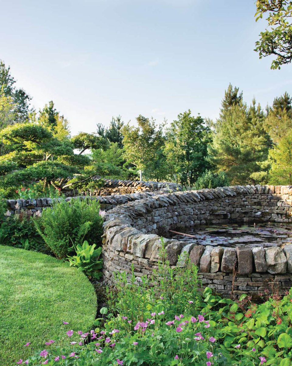 GdnsIllustrated's tweet image. This is what happens when a garden designer couple with wildly different tastes take on a new home garden 🌿

🔗 gardensillustrated.com/gardens/countr…

📸 Annaïck Guitteny
✍️ Jack Wallington

#gardendesign