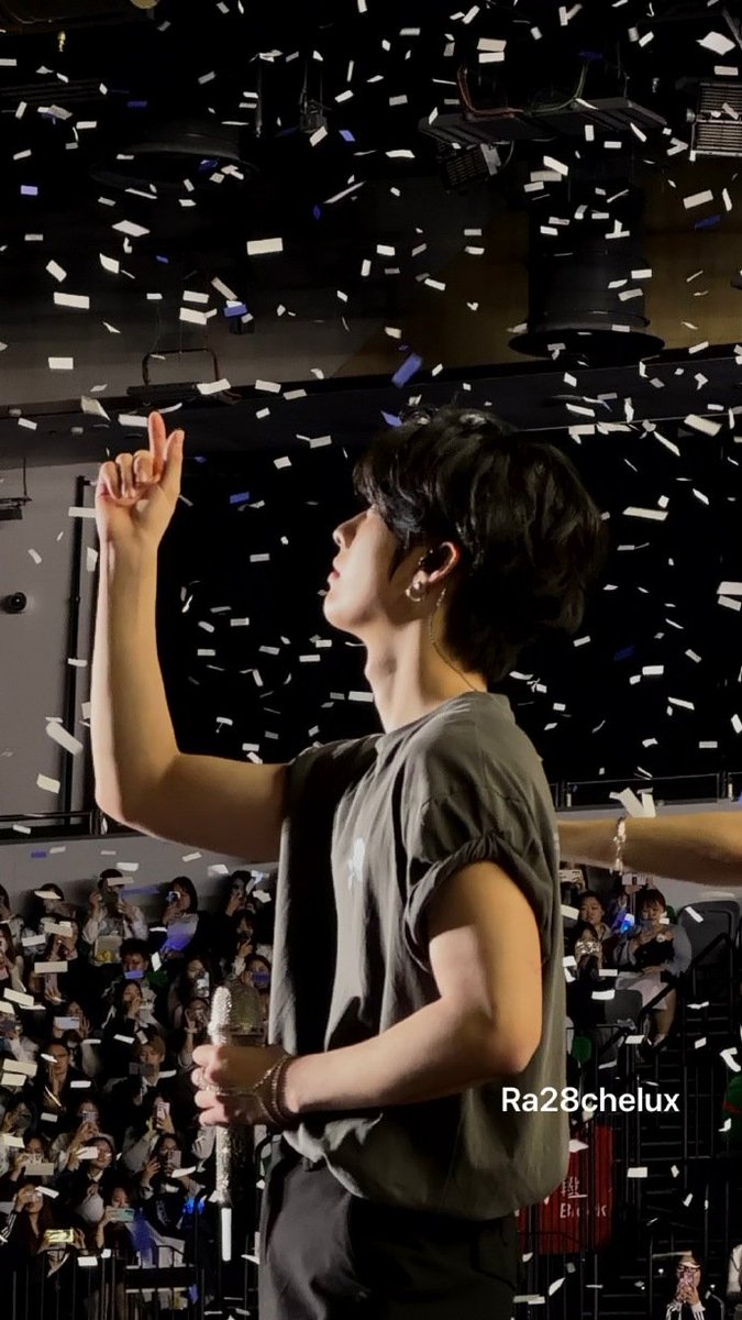 bobaruirui's tweet image. would pluck all the stars from the sky for him if he wanted