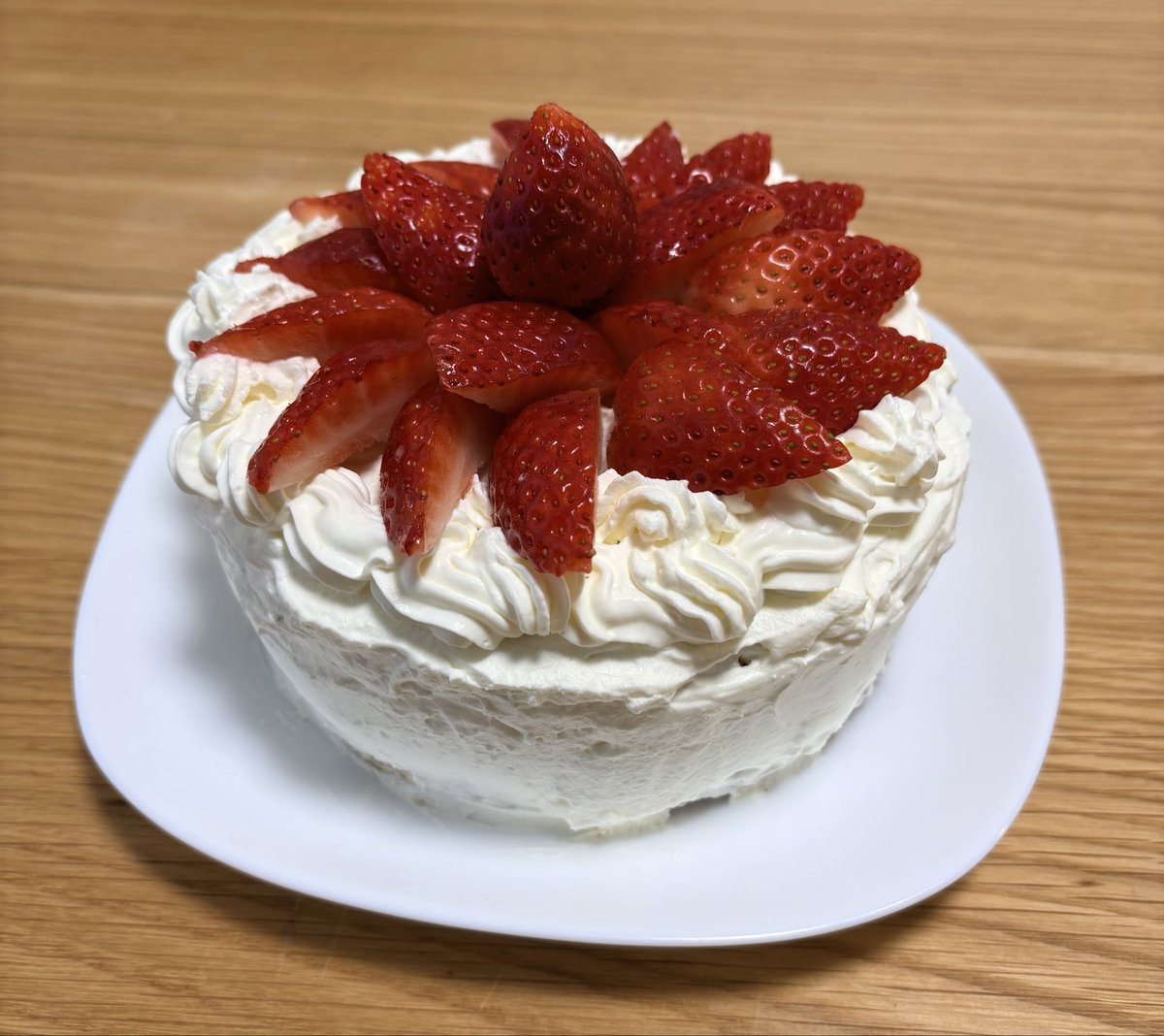 Scorch_Game's tweet photo. 少し早めのクリぼっち🎄🎅
スーパーで生クリーム試食させてくれたおばちゃんありがとう、美味しいよ。 https://t.co/E1AdVjHpJa