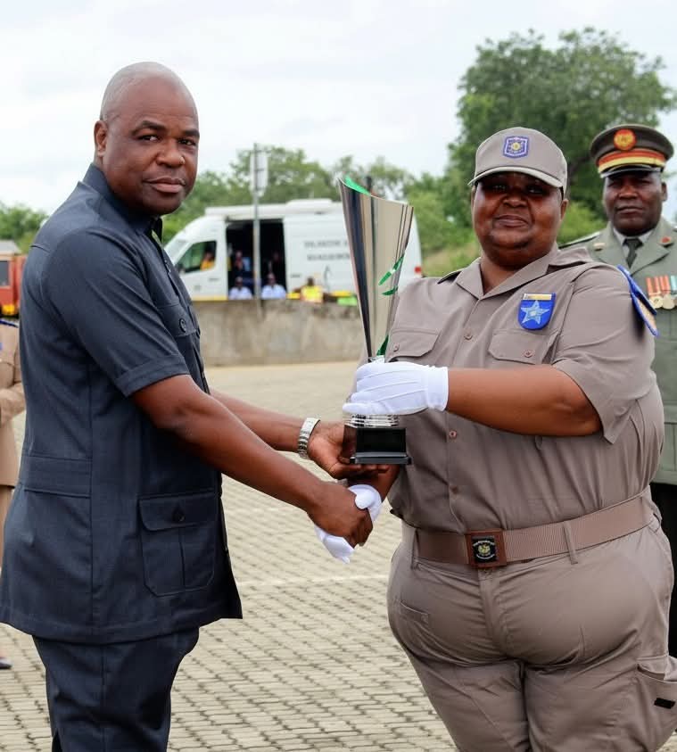 Lebona_cabonena's tweet image. How did she pass the fitness test??? 

South Africa is a joke.