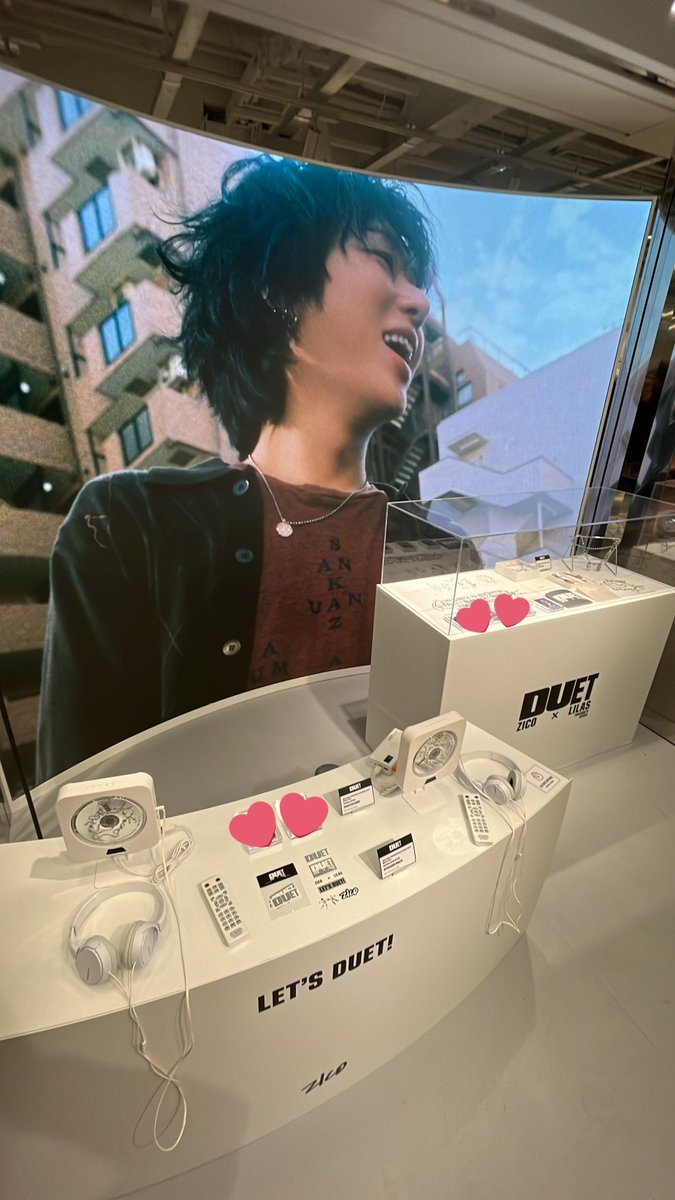 뒤에 보이는 아코 오빵이랑 매장에 오빠 노래 계속 나와서 좋았슨…💚
앨범도 짱짱 예뻤지롱~
(폴라 당첨.. 후기 좀 올려주세요…🥹)

#zico #지코 #우지호

<a href="/zico_koz/">ZICO</a>