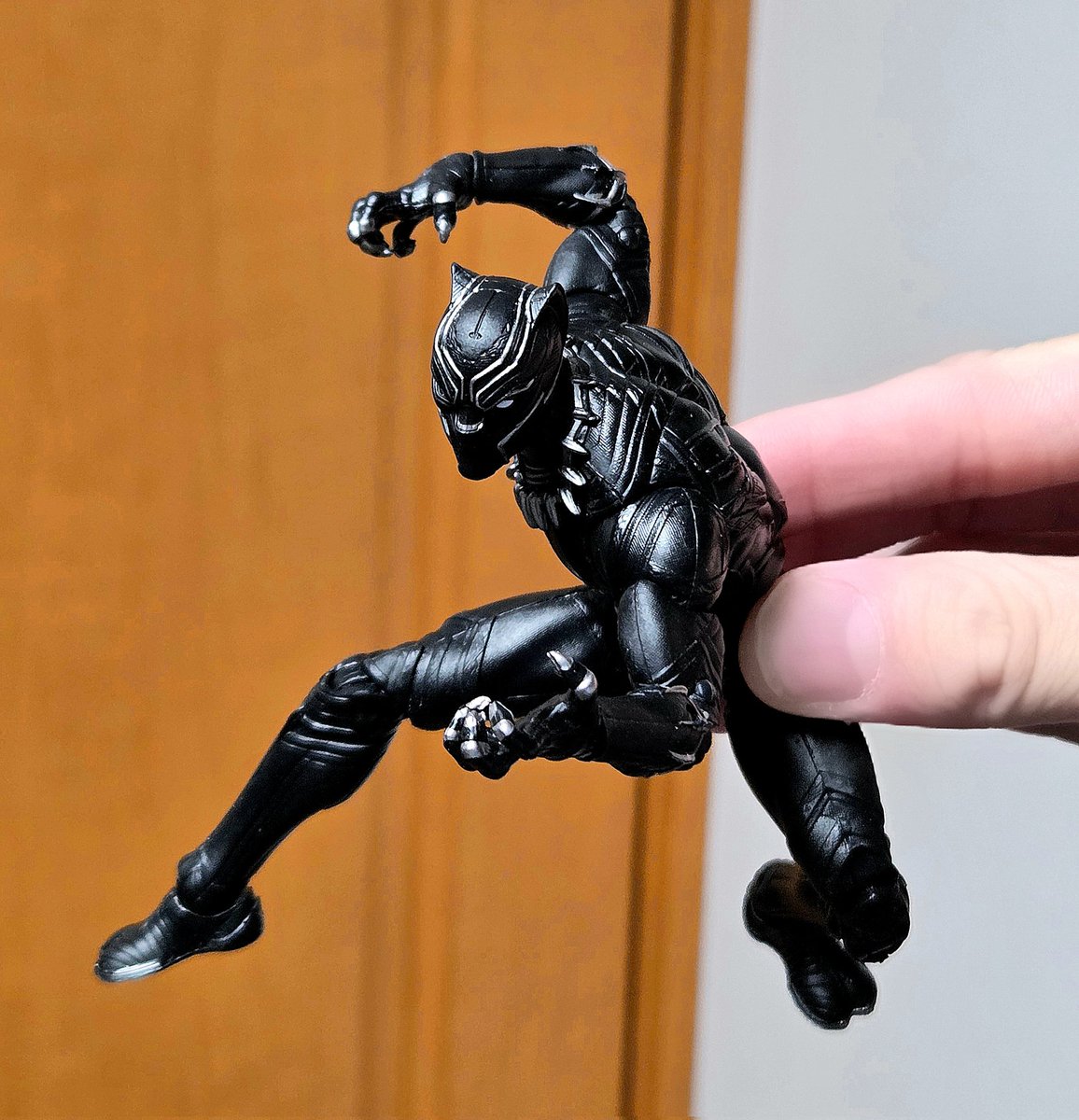 Posing is perfect, and I just love the effects for action figures