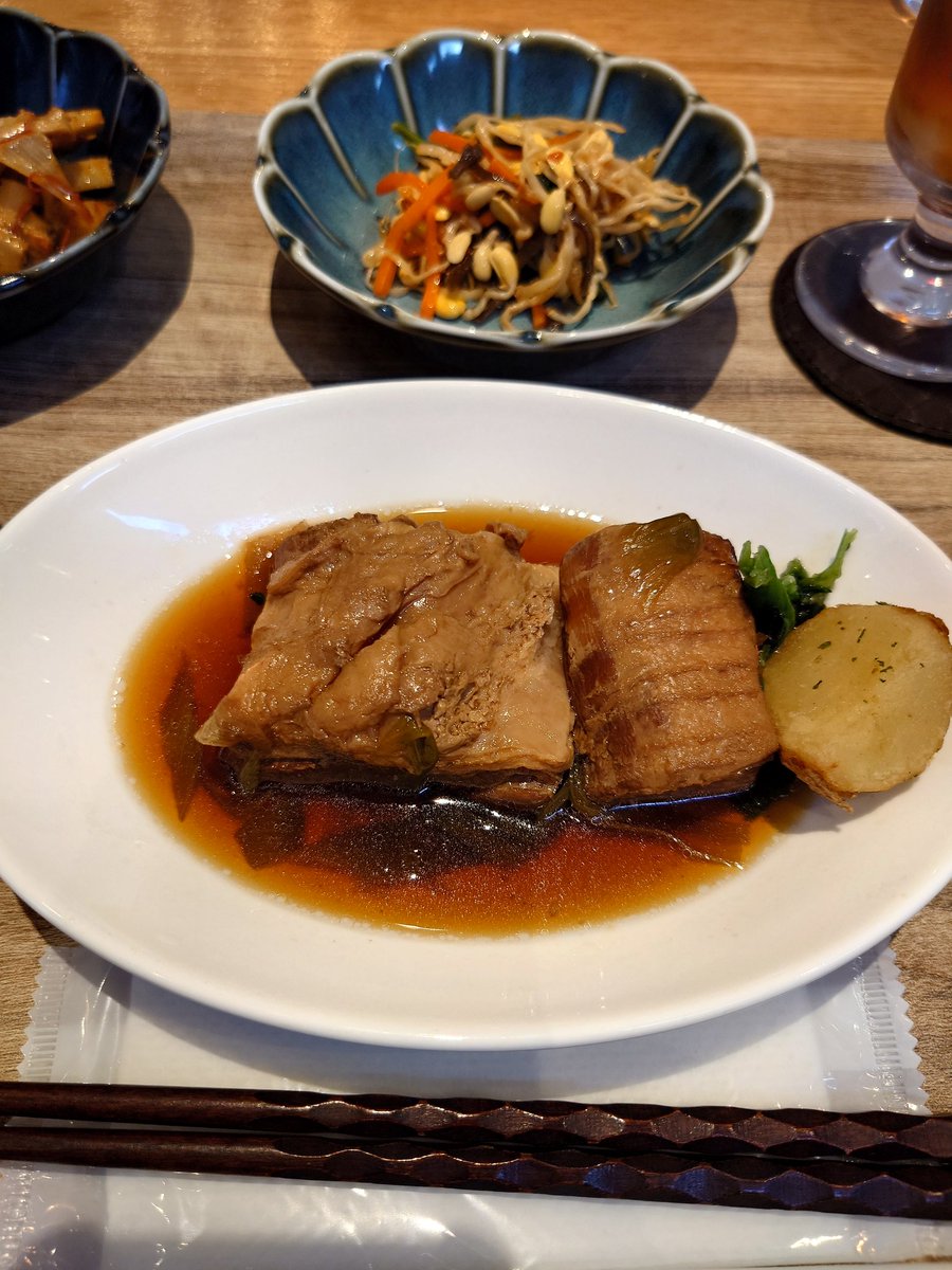 今日のお昼ゴハン🐷 青森市 桂木キッチン 角煮定食Aセット