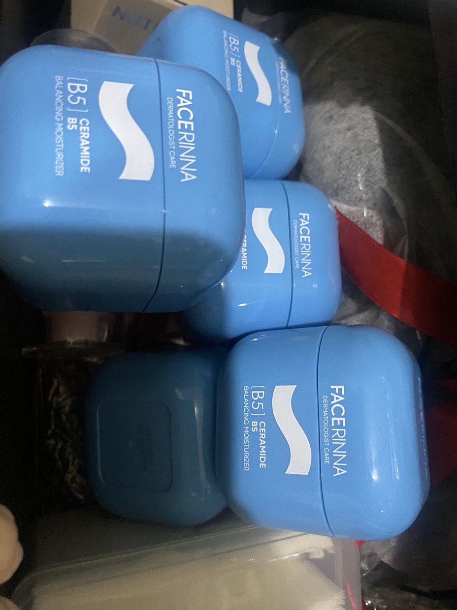 ARandomlyy's tweet photo. Moisturizer 😽✨🧴

Facerinna Moisturizer B5 Ceramide
30gram
50k 👉🏻 https://t.co/cBHcN5ryih
55k 👉🏻  https://t.co/WxHkqDoTRv

No endors✋🏻😼🚫 real pemakaian pribadi https://t.co/YtD78lvsTN