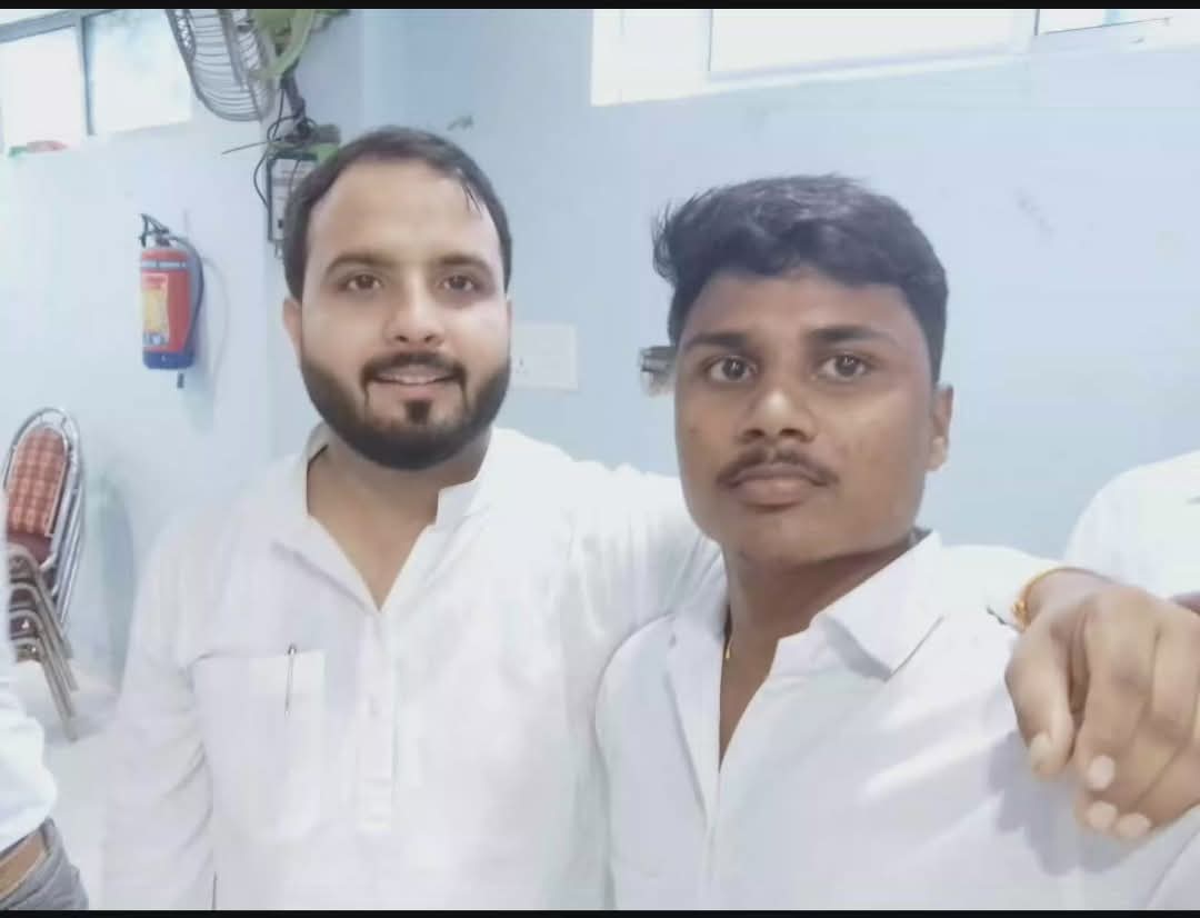 ASAP_gonda's tweet photo. आम आदमी पार्टी के जुझारु व क्रांतिकारी साथी जिला अध्यक्ष ASAP शिवम शर्मा जी को जन्मदिन की हार्दिक शुभकामनाएं एवं बहुत-बहुत बधाई🎂🎂💫💐
 ईश्वर आपको दीर्घायु करें व स्वस्थ रखें।
@VanshrajDubey
@ShivamS85097438 https://t.co/6L6kt0vV1p