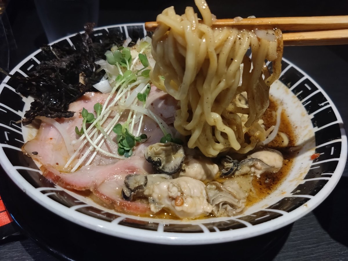 kitachan48's tweet photo. 中神　アンタイヌードル　牡蠣味噌ラーメン

スタンプラリープレゼントでTシャツが当たったので、引き換えと一緒に寒かったので限定を食べに....最後の１食だった😱
ピリ辛の味噌味だったがミソミソしてなくて、岩海苔と牡蠣の風味が強く最後のスープまで美味しかった。

#SSRMS https://t.co/uZKSbebqBN