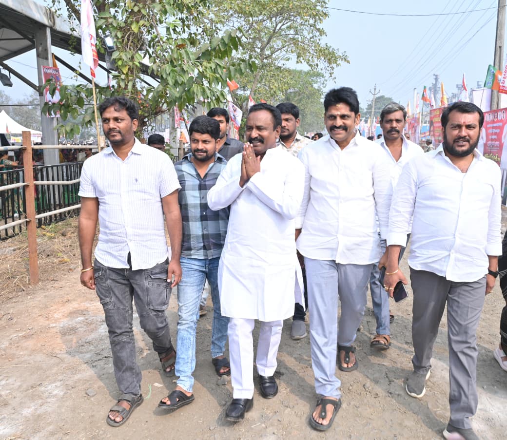 GiddiJSP's tweet photo. పెరవలి వద్ద రూ.3050 కోట్ల వాటర్ గ్రిడ్ ప్రాజెక్టును ప్రారంభించనున్న ఉపముఖ్యమంత్రి శ్రీ కొణిదెల పవన్ కళ్యాణ్ గారి సభకు పి.గన్నవరం ఎమ్మెల్యే శ్రీ గిడ్డి సత్యనారాయణ గారు హాజరయ్యారు.
కూటమి నాయకులు, జనసేన కార్యకర్తలు పెద్ద సంఖ్యలో పాల్గొన్నారు.
#WaterGrid #PawanKalyan #Janasena https://t.co/VPo1pYcR16