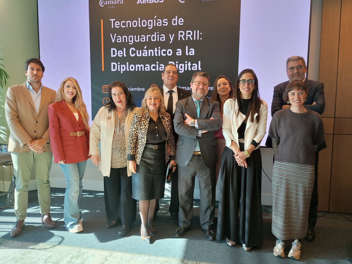JJBocarando's tweet photo. Didáctico acto sobre "Tecnologías de Vanguardia y RRII: Del Cuántico a la Diplomacia Digital", en la @camaradesevilla con @Airbus donde departí con @imatiasc de @Lobby_ES como Presidente de @ForoRRII_FARI. https://t.co/wbJlK2bzbw