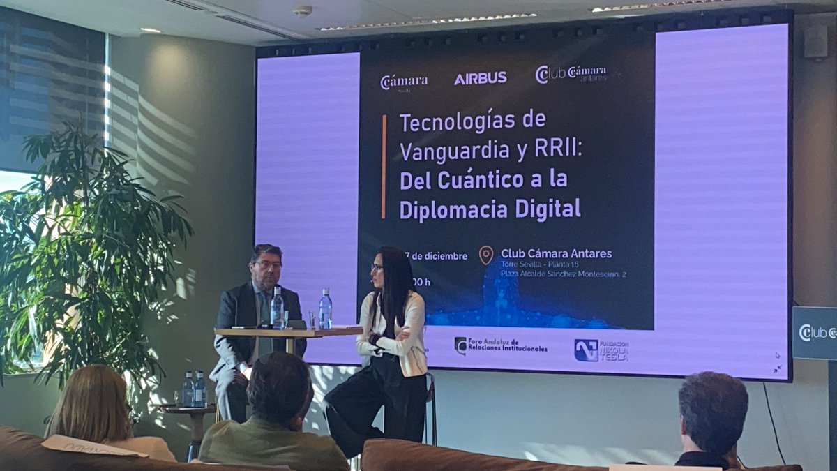 JJBocarando's tweet photo. Didáctico acto sobre "Tecnologías de Vanguardia y RRII: Del Cuántico a la Diplomacia Digital", en la @camaradesevilla con @Airbus donde departí con @imatiasc de @Lobby_ES como Presidente de @ForoRRII_FARI. https://t.co/wbJlK2bzbw