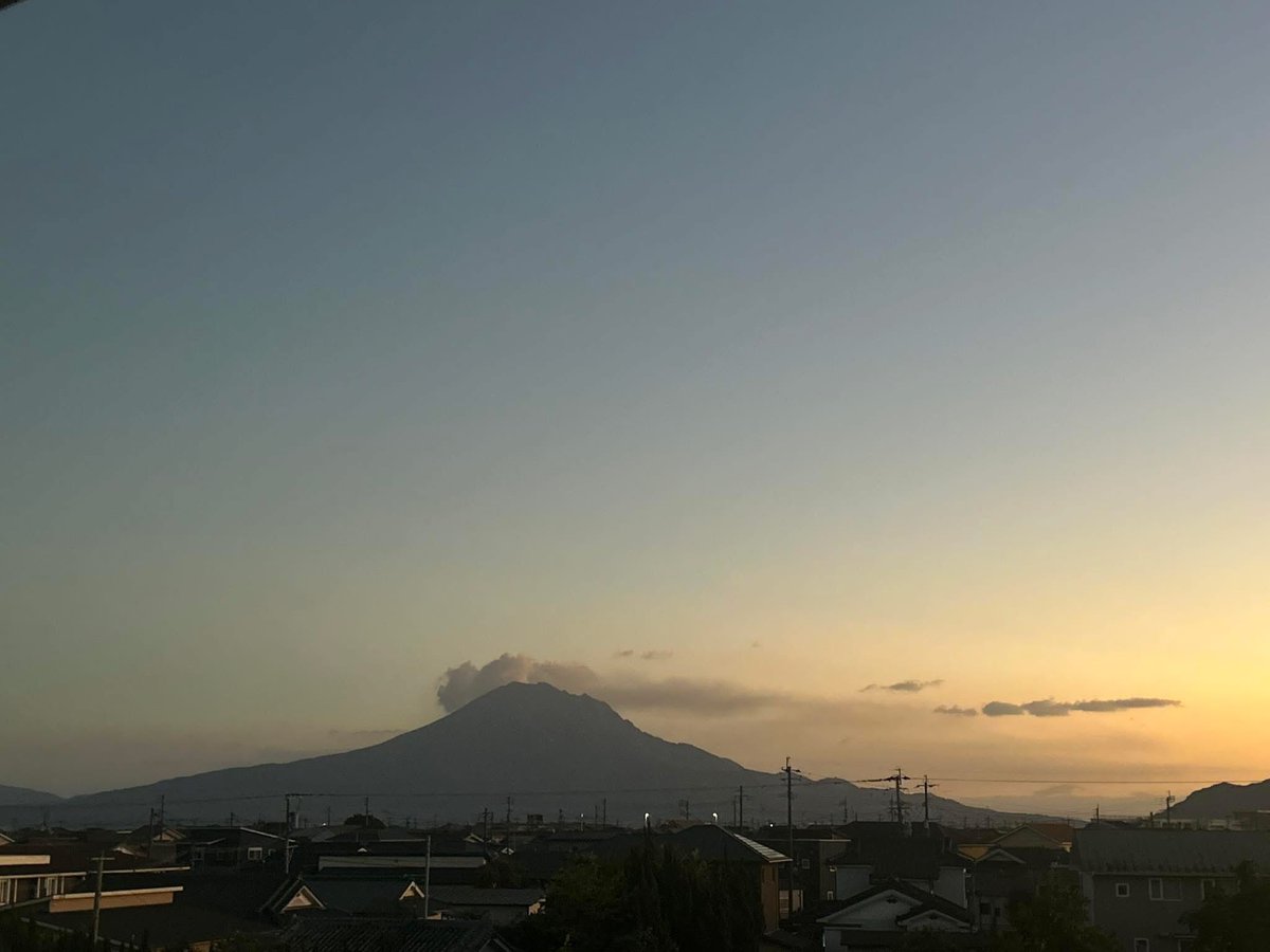 interwave12cub's tweet image. 遅ればせながら、こんにちは！
今日の桜島は雨のためライブラリからの投稿です！

鹿児島は先程、気温が21℃もありました。
雨とはいえ、12月にこの気温はあまり経験したことが無いですね。

くれぐれも体調管理に気をつけていきましょう！！！