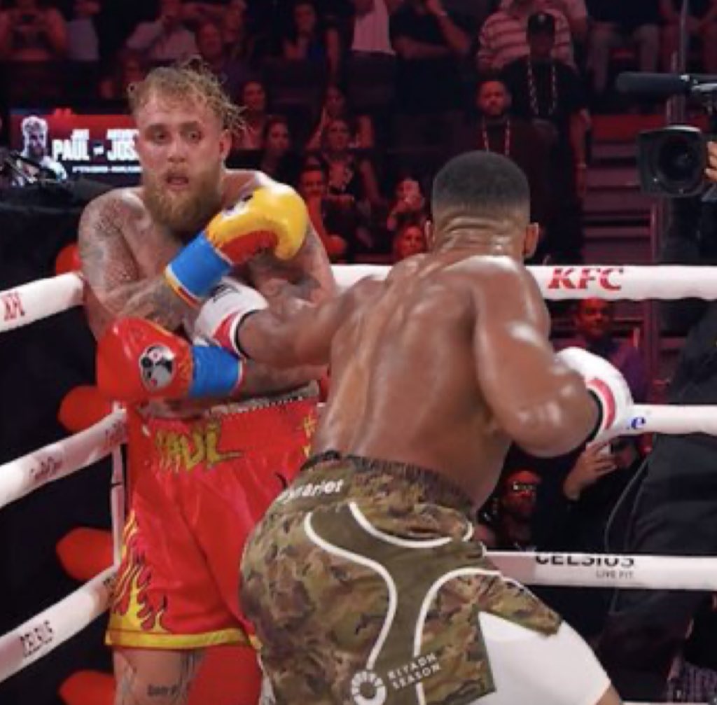 adebayot171's tweet photo. @jakepaul Bro saw the KO coming 🥲💔😹 https://t.co/hGIjTcLuQ4