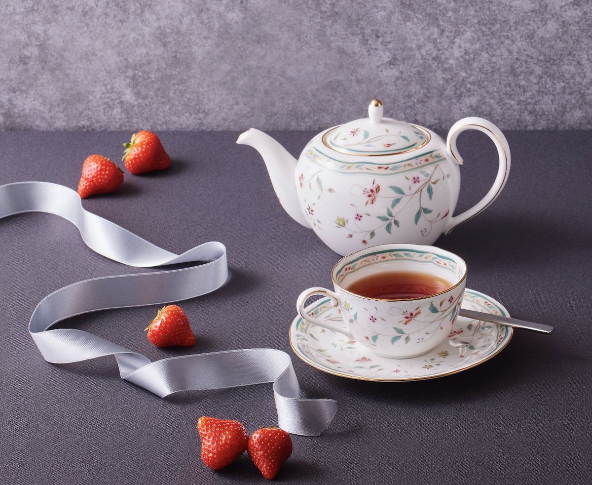 いよいよ「ザ・ラウンジ」にも、あのフルーツの季節が到来。
詳細をお楽しみに🍓

#アフタヌーンティー #ホテルアフタヌーンティー