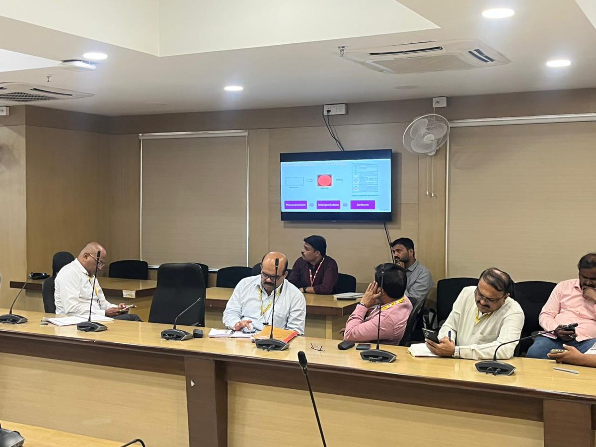 PMCPune's tweet photo. पुणे महानगरपालिका, बांधकाम परवानगी विभागातील अधिकाऱ्यांसाठी बांधकाम स्थळांवर सेन्सर-आधारित वायू गुणवत्ता निरीक्षण प्रणालीच्या अंमलबजावणीबाबत प्रशिक्षण
#PMCPune #PuneCity #BuildingPermissionDepartment #AirQualityMonitoring #SensorBasedMonitoring #CleanAirInitiative https://t.co/dLtY4RKl6r