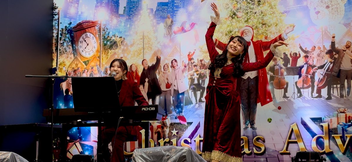 vespaxz's tweet photo. あやざ（@ayaka_torimaru ）と波輝さん（@nmk1998_ ）のクリスマスのステージ、撮って出し🎄💃🎶✨

あやざのダンスやっぱりとっても好きだし、波輝さんの��奏とお歌もとても良かったな…… https://t.co/T1ng4zkNCB