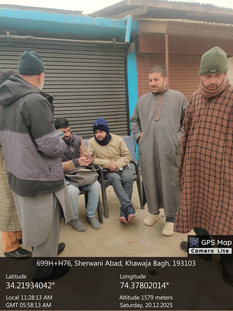 tso26067_b's tweet photo. The Department of Food Civil Supplies is conducting a special awareness drive to inform &amp; teach consumers how to use the Citizen Login of the SMART PDS to avail various facilities from their home. Location: Jetty, Baramulla. @FCSCA_Bla 
#SushasanSaptah2025 #PrashasanGaonKiOre. https://t.co/ceF3rK5CyU