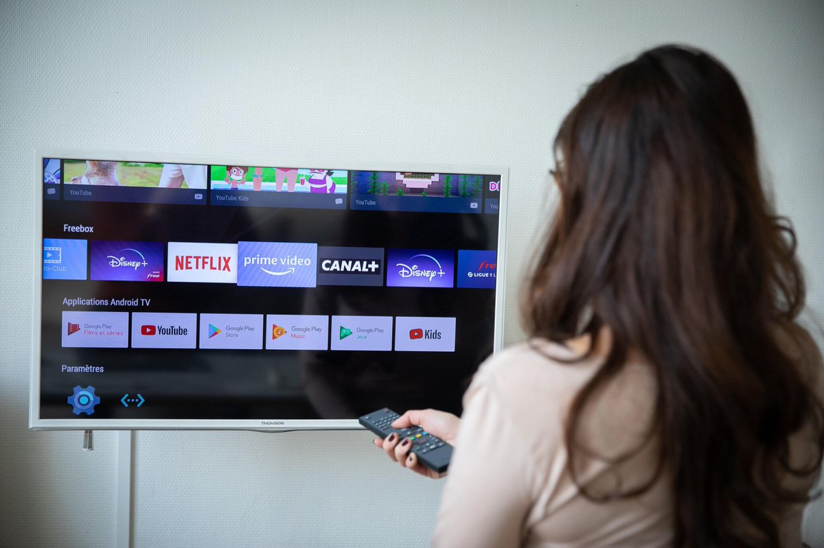 le_Parisien's tweet image. «Soit je passe des scènes, soit je fais x 2» : soucieux d’optimiser leur temps face à une offre toujours plus riche, ces jeunes sont devenus accros à la lecture en accéléré ➡️ l.leparisien.fr/SFst