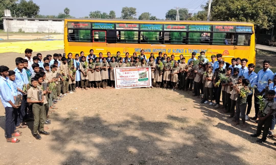 SvistNssUnit's tweet photo. One sapling, one future 🌱
Day 4 of NSS Special Camp – Mega Plantation Drive 💚
Together for a greener India 🇮🇳 #PlantMoreTrees #nss2025 #svist https://t.co/omEX9fcy9R