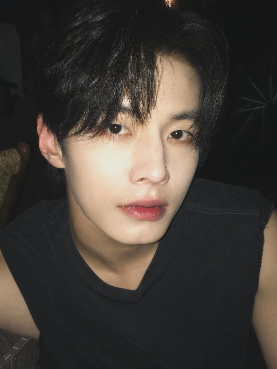rogie_24's tweet photo. 하여 인스타에 진자오 잔뜩 올려줌 https://t.co/8L3XgrUy9x