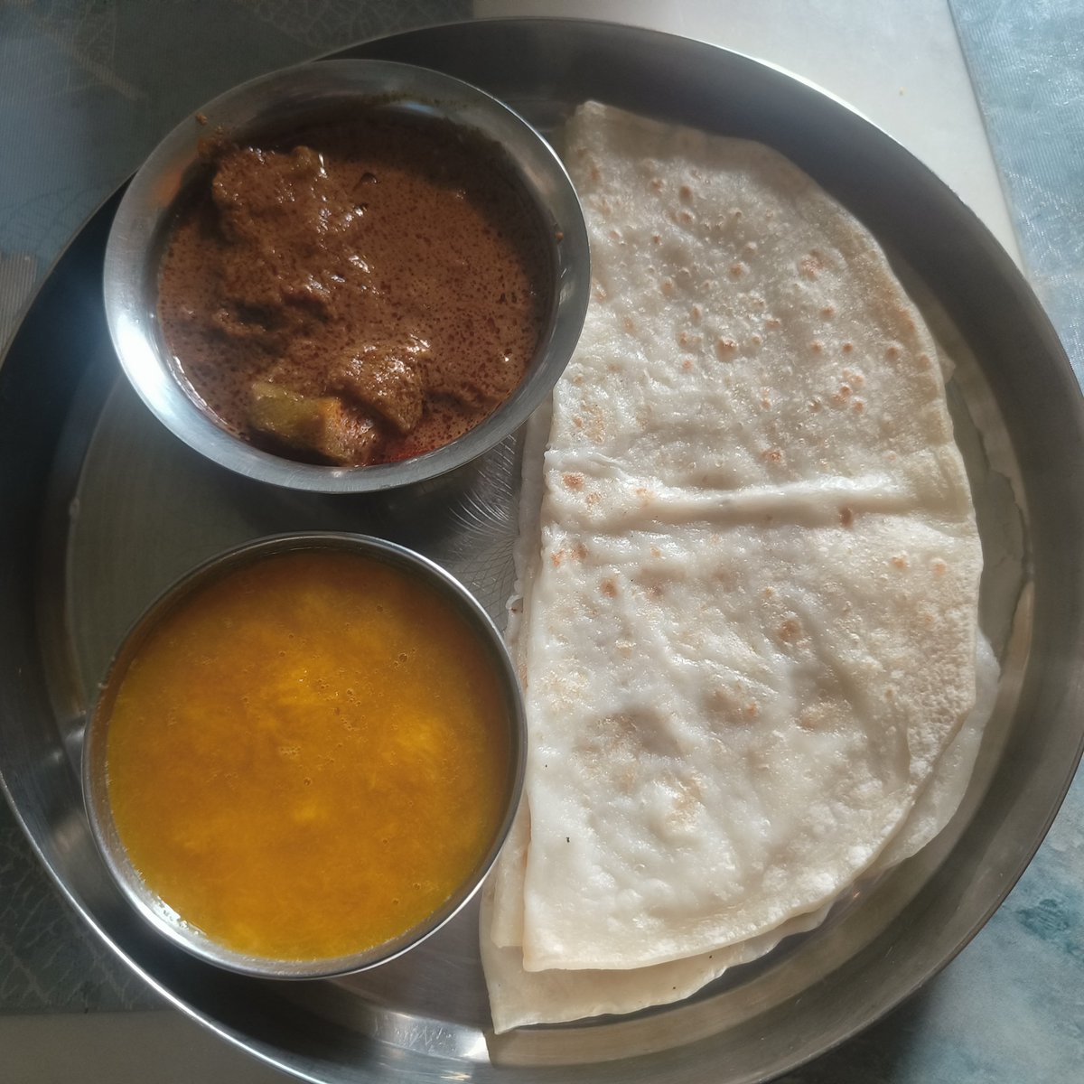 raichurvinay's tweet image. #uttarkarnataka special 
Bele holige 
Ennegayi and mango shikarni 😍😍