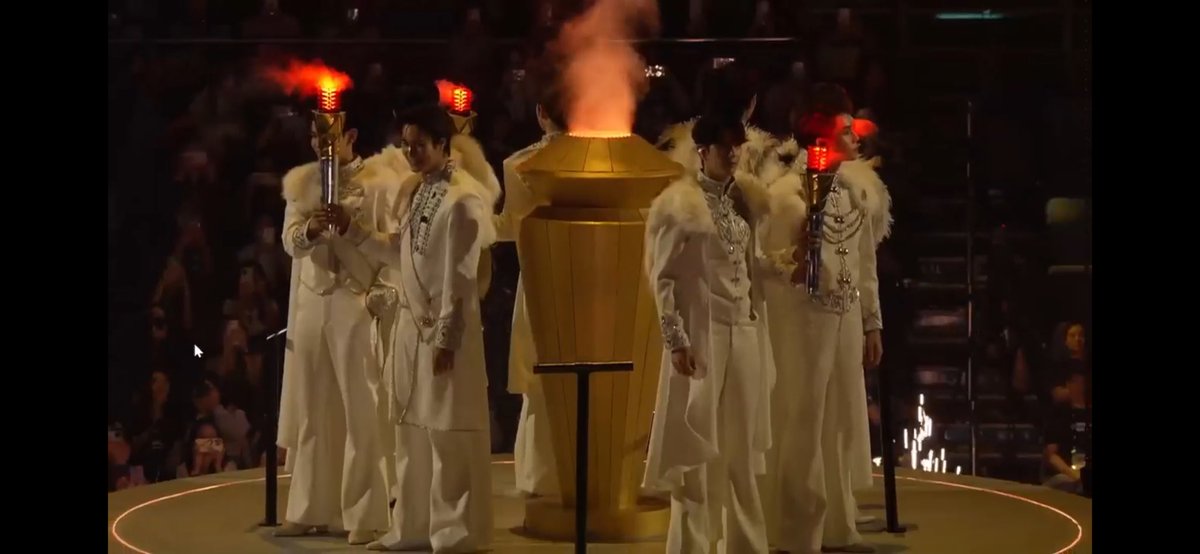 luithcrewthe's tweet photo. PerthSanta, SkyNani, GeminiFourth and JimmySea lights as torch bearers signifying the opening of the games! Eme

Let the Starlympics begin!!!

#Starlympics2025 https://t.co/wKqmAmqwGW
