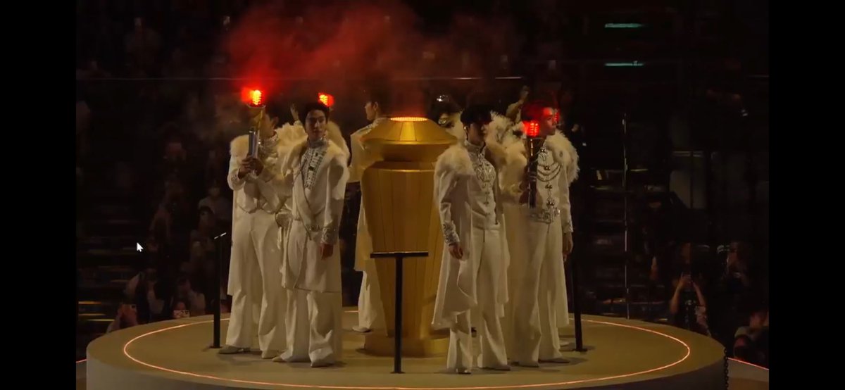 luithcrewthe's tweet photo. PerthSanta, SkyNani, GeminiFourth and JimmySea lights as torch bearers signifying the opening of the games! Eme

Let the Starlympics begin!!!

#Starlympics2025 https://t.co/wKqmAmqwGW