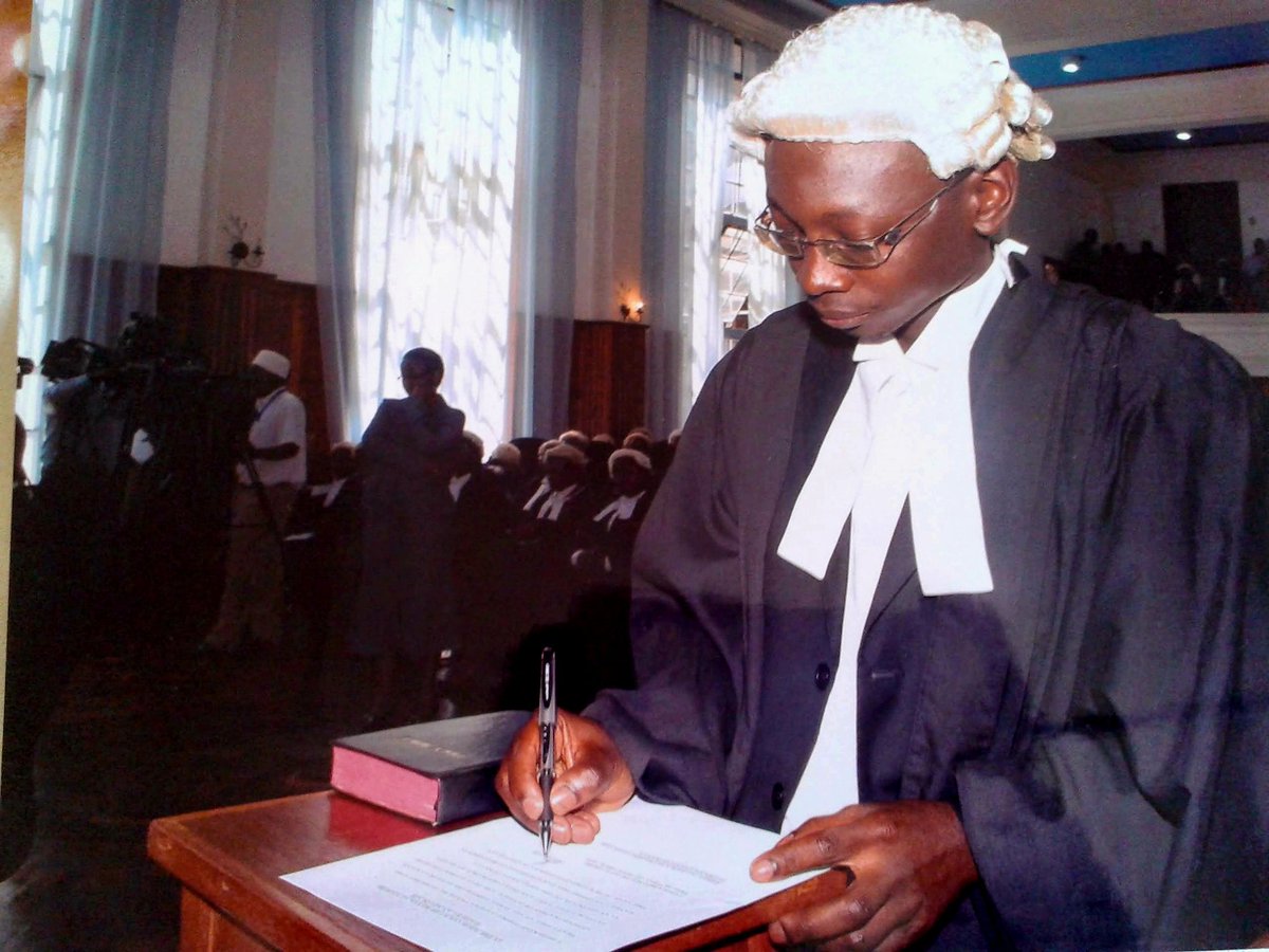 aseso_omollo's tweet image. On 20.12.2011, I was called to the Bar. 

I was then at Kitiwa &amp;amp; Company Advocates in Eldoret for holding over, having moved from Messrs Mwamu &amp;amp; Company Advocates in Kisumu where I did my pupillage. I remember Godfrey Kitiwa giving me the last two weeks of the year off to attend…