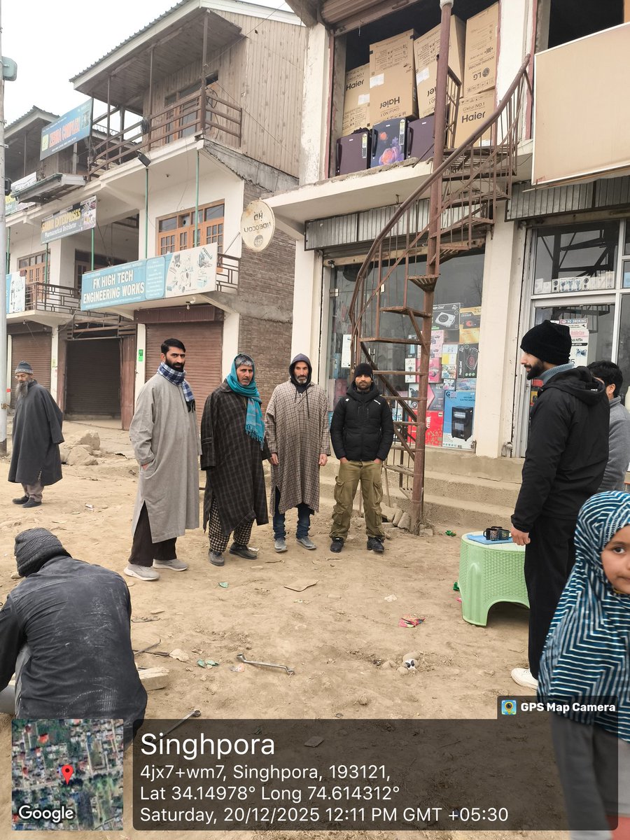 SheikhUmer46299's tweet photo. The department of FCS&amp;CA is conducting a
special awareness drive to inform and teach
consumers how to use the "Mera ekYC"
mobile app to complete eKYC from their home.
Location Main market Singhpora @FCSCA_Bla
#sushasansaptah2025 #PrashasanGaonKiOre https://t.co/buFkfD3lBV