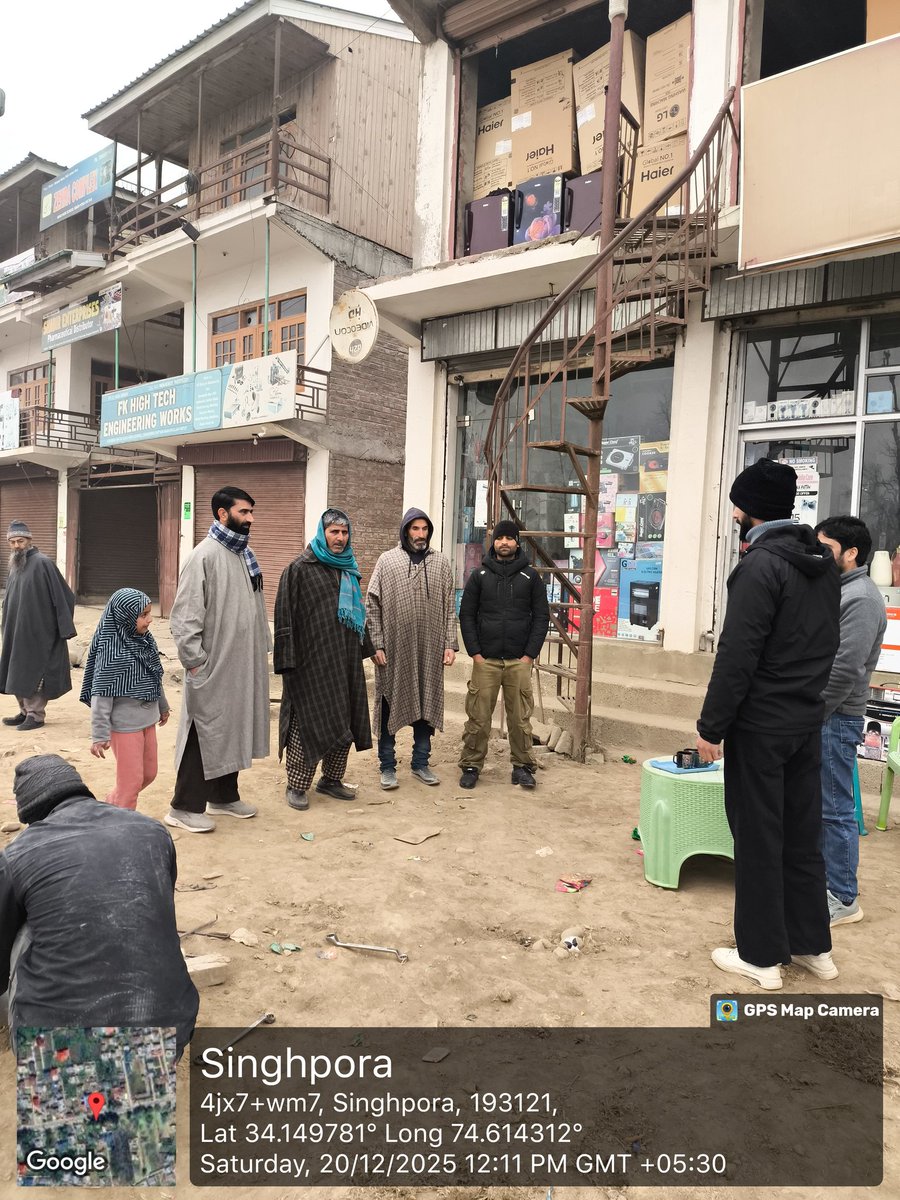 SheikhUmer46299's tweet photo. The department of FCS&amp;CA is conducting a
special awareness drive to inform and teach
consumers how to use the "Mera ekYC"
mobile app to complete eKYC from their home.
Location Main market Singhpora @FCSCA_Bla
#sushasansaptah2025 #PrashasanGaonKiOre https://t.co/buFkfD3lBV