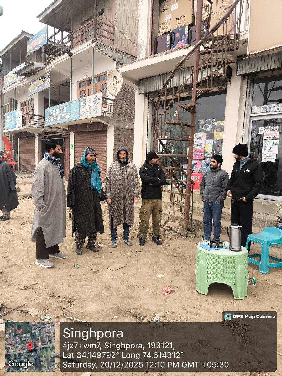 SheikhUmer46299's tweet photo. The department of FCS&amp;CA is conducting a
special awareness drive to inform and teach
consumers how to use the "Mera ekYC"
mobile app to complete eKYC from their home.
Location Main market Singhpora @FCSCA_Bla
#sushasansaptah2025 #PrashasanGaonKiOre https://t.co/buFkfD3lBV
