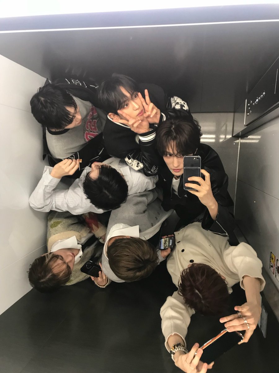 from_dkb's tweet image. [🫧🐿] 9.40 pm

ㄴ📷
- ppyong!