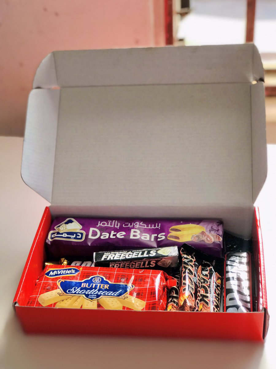 AliveCakes's tweet image. got an award from my syndicate and guess the what first came out of my mouth ?😂 “I’m using this box to pack gift box” and guess who got a gift box order on the night of that day. Have faith and trust the process😇

Wish you all a great weekend😊

Your favorite baker✨❤️
Ibadan