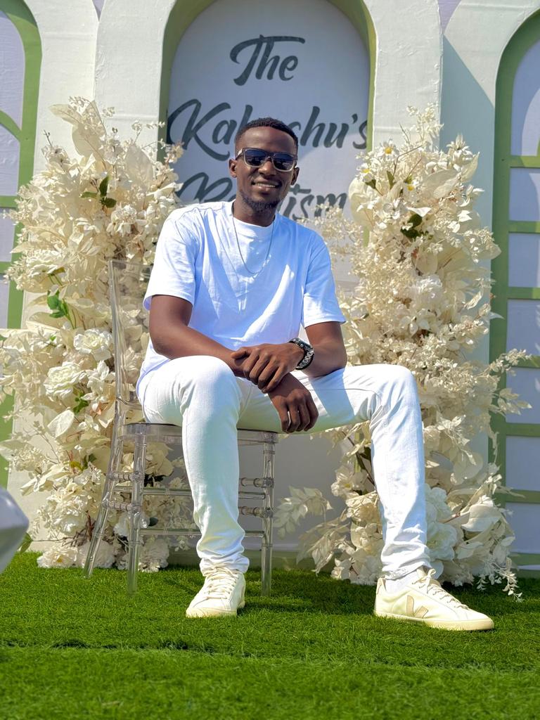 Andrey256_'s tweet image. The Kabuchi's Baptism ✝️ ✨🦋

19.12.25 " Shine so that through you, others can see Him". Amen 

Thank you for the trusting me 🤝🏾🥳

#djservices #pasystems #ledscreens #Entertainer nze 😂😂